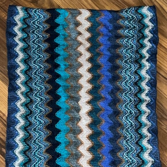 Woven Lightweight Chevron Scarf Frayed Fringe Ends - Picture 5 of 7